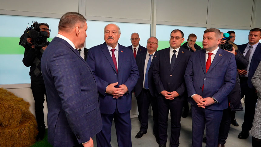 Лукашенко: удивительно, что «Горизонт» будет коров доить Лукашенко: удивительно, что «Горизонт» будет коров доить
