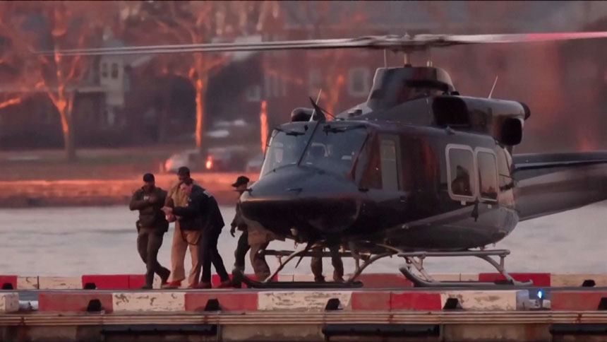 Вертолёт с Мадуро прибыл к зданию федерального суда в Нью-Йорке Вертолёт с Мадуро прибыл к зданию федерального суда в Нью-Йорке