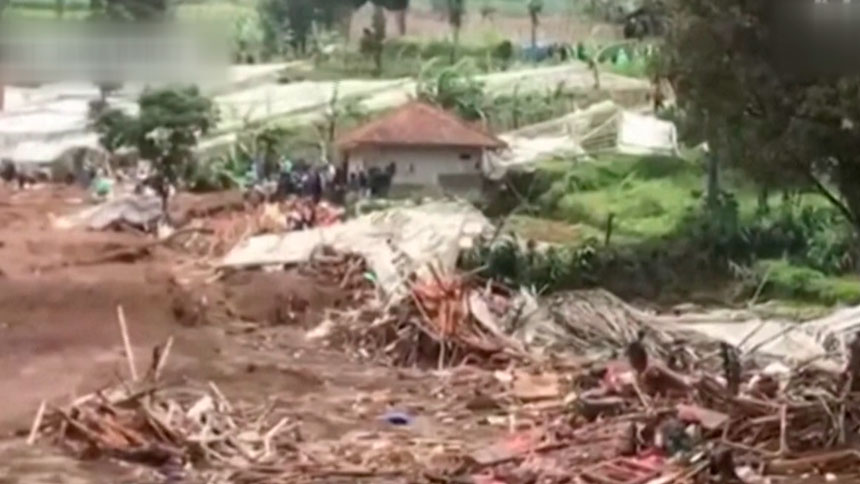 В индонезийской провинции Западная Ява сошёл оползень – есть погибшие