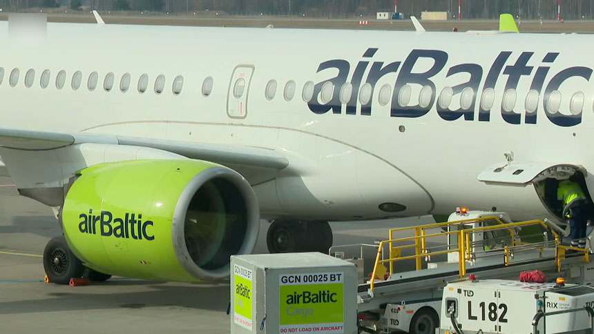 Национальный авиаперевозчик Латвии на грани краха из-за резкого скачка цен на топливо