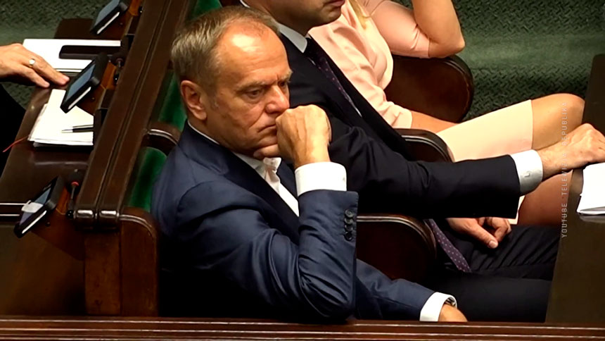 Президент Польши раскритиковал премьер-министра за запугивание поляков войной