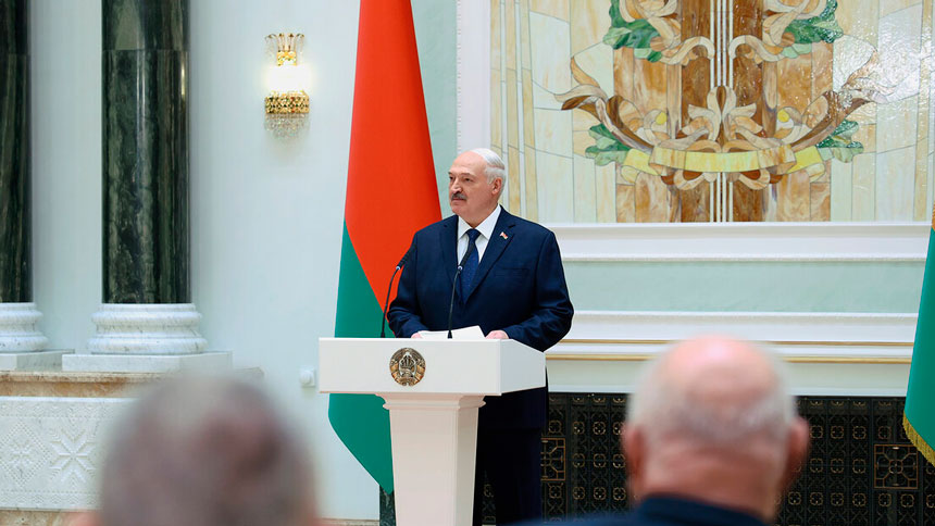 Лукашенко в преддверии священного праздника Дня Победы вручил государственные награды