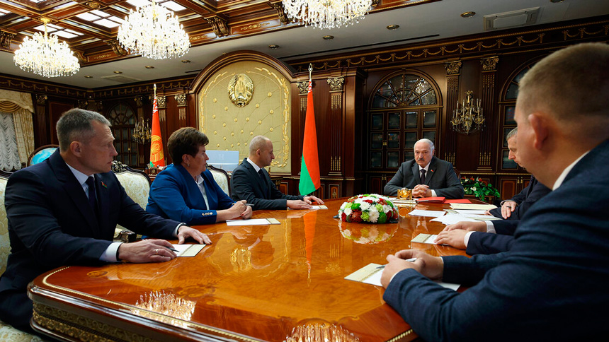 Лукашенко призвал «не уронить» Бобруйский район при новом руководителе Лукашенко призвал «не уронить» Бобруйский район при новом руководителе