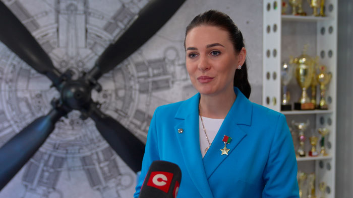 Василевская: помню день награждения, когда я своими слезами окропила и звезду, и руки Президента