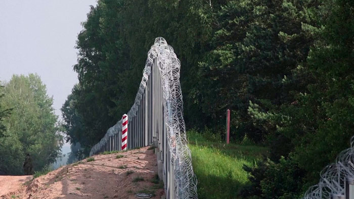 Литовские силовики выбросили на территорию Беларуси избитого беженца
