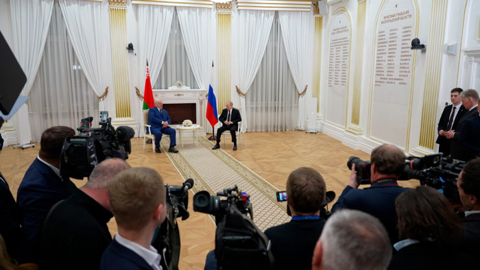Лукашенко: Беларусь и Россия должны выстроить отношения ещё теснее, чем в унитарном государстве