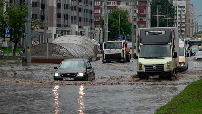 В Гомеле продолжаются работы по устранению последствий непогоды