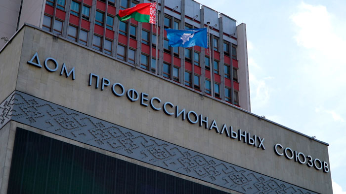 Не платили премии год – вмешался профсоюз! Как защищают права работников в Беларуси
