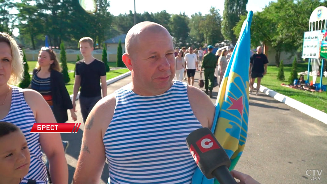 Первые на земле, в воде и воздухе! Как отметили День десантников и сил специальных операций ВС?-6