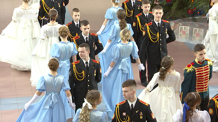 Падеграс, полька, вальс – как в Минском областном суворовском училище готовятся к новогоднему балу
