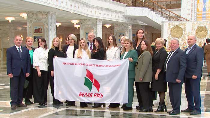 Делегация «Белой Руси» побывала на экскурсии во Дворце Независимости Делегация «Белой Руси» побывала на экскурсии во Дворце Независимости