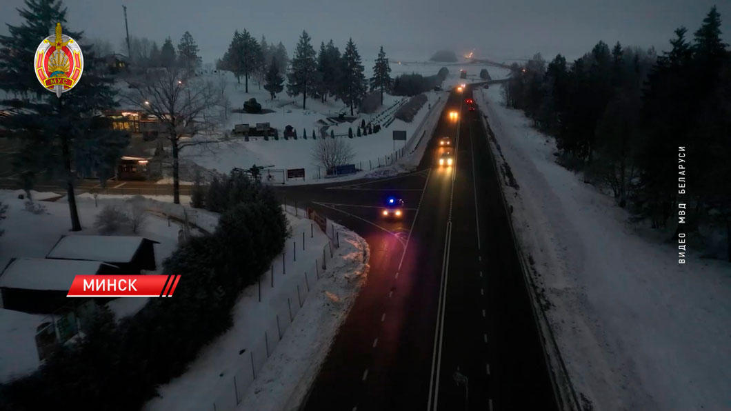 Дождь, туман и гололёд: ГАИ напоминает водителям о сложных погодных условиях-6