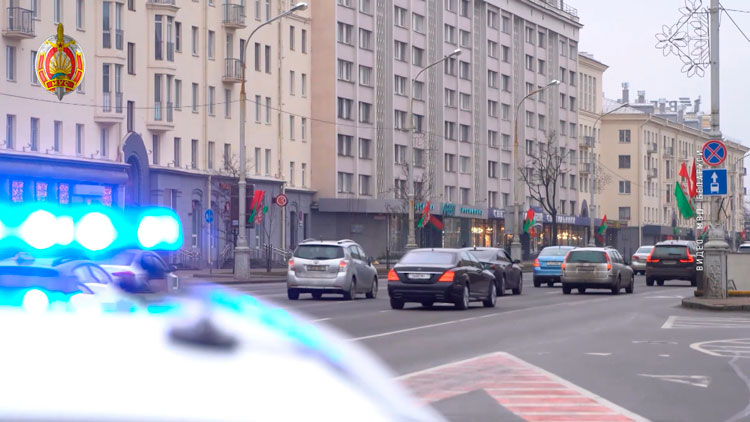 Дождь, туман и гололёд: ГАИ напоминает водителям о сложных погодных условиях