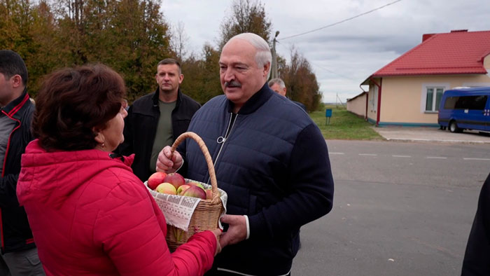 Лукашенко тепло пообщался со старыми коллегами: «Все изменились, могу кого-то не узнать»