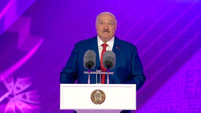 Лукашенко на «Славянском базаре»: берегите головы, особенно своих детей – всё остальное купим