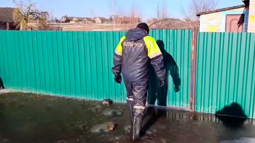 Весеннее половодье в Беларуси: где уже подтопило дома и как спасатели реагируют на стихию?
