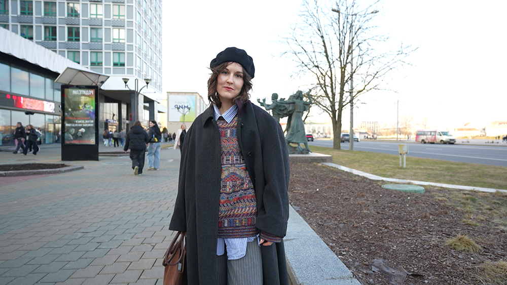 Гусарские жакеты и винтаж – об актуальных моделях весной 2026 спросили у прохожих Гусарские жакеты и винтаж – об актуальных моделях весной 2026 спросили у прохожих