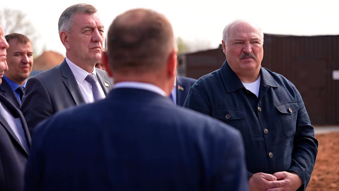 Лукашенко в Шклове: надо всё приводить в порядок