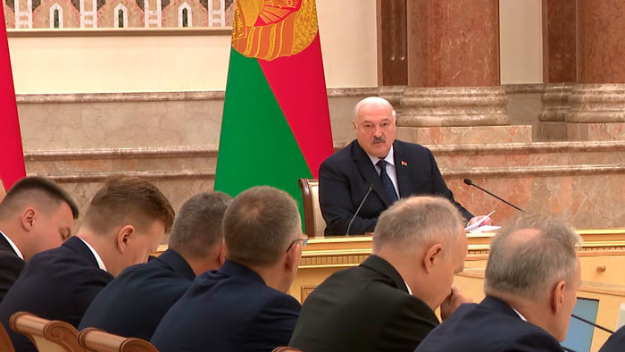 Лукашенко – послам: экспорт обеспечьте, когда китайцы валом прут!