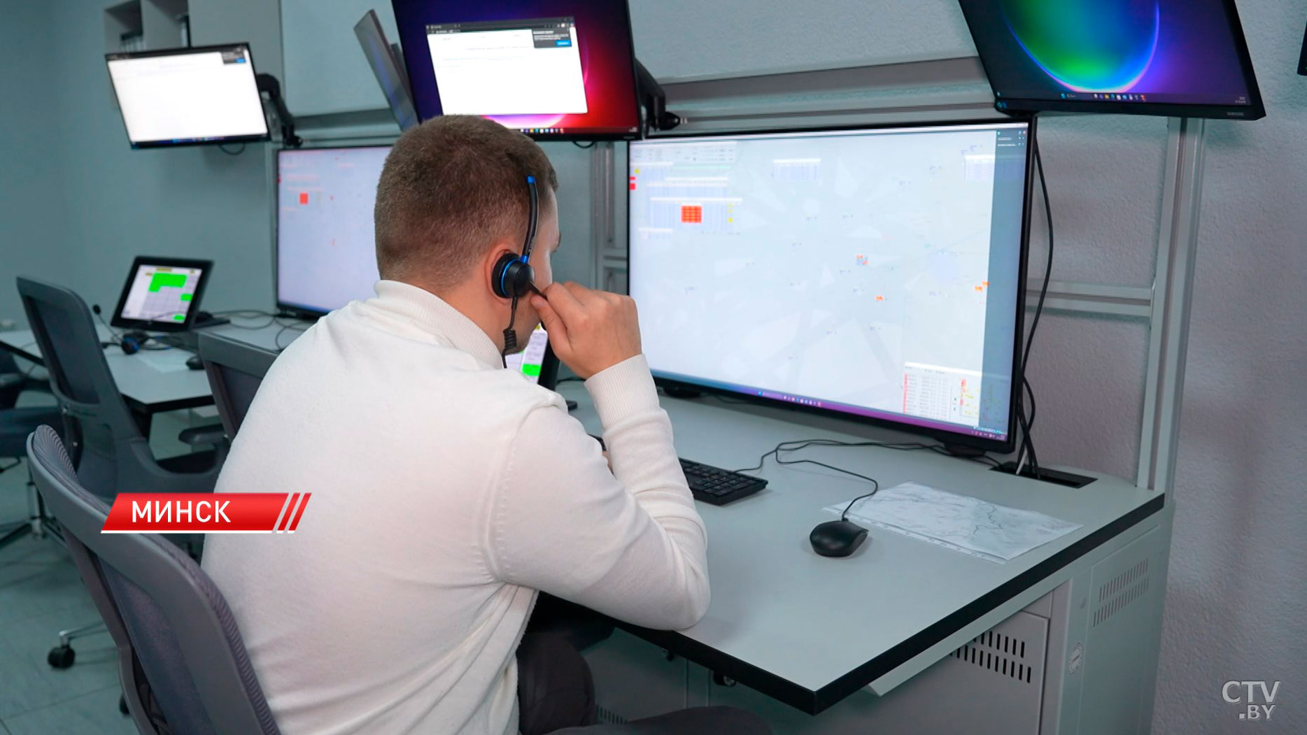 День работников гражданской авиации отметят 2 ноября. Как готовят будущих пилотов в Беларуси-10