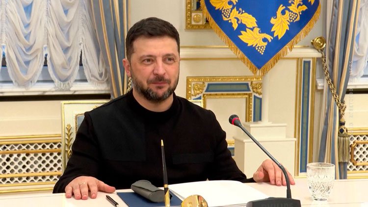 Заморозка по линии фронта и аудит военной помощи сделают переизбрание Зеленского невозможным – Лазуткин