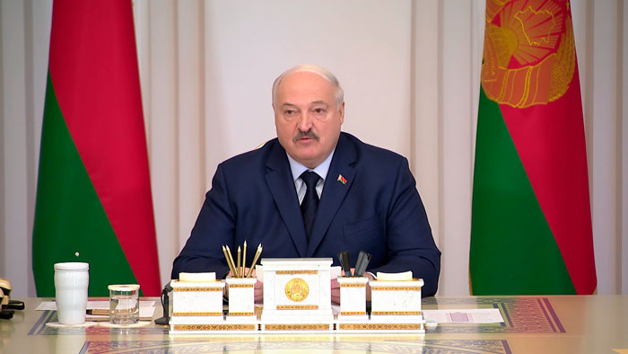 Лукашенко: необходимо повышать роль представителей звена, которые непосредственно работают с людьми