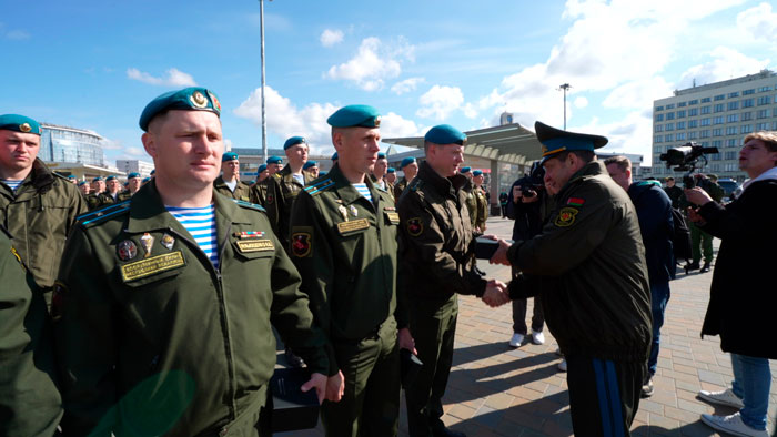 Белорусские военнослужащие, участвовавшие в Параде Победы в Москве, прибыли в Минск