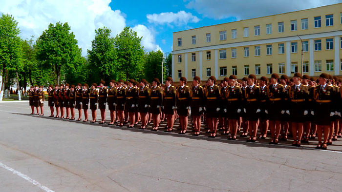 В Минске чествовали девушек-военнослужащих, которые приняли участие в военном параде