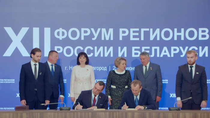 Более 800 человек присоединились к пленарному заседанию на Форуме регионов в Нижнем Новгороде
