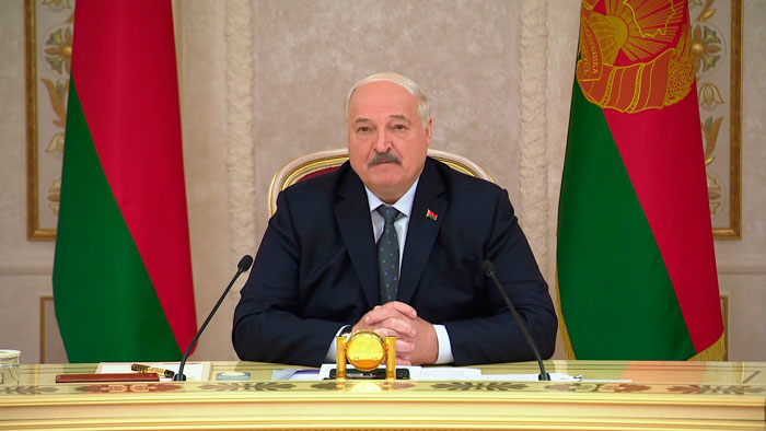 Лукашенко – Моору: хотелось бы, чтобы белорусские автобусы были на маршрутах Тюменской области