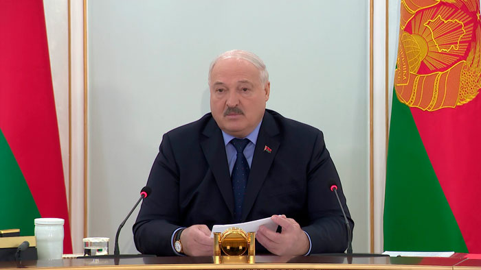 Лукашенко: не надо думать, что мы умные и Бога за бороду взяли, а все вокруг нас, в НАТО, США – дураки