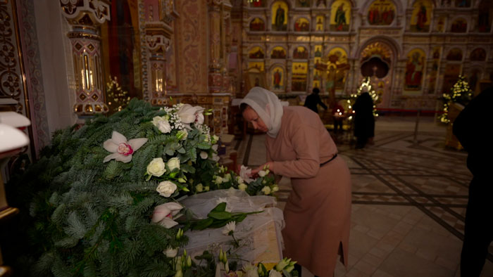 Православные христиане украшают храмы к Рождеству