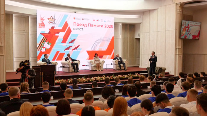 Наталья Кочанова встретилась с участниками проекта «Поезд Памяти» в Бресте 