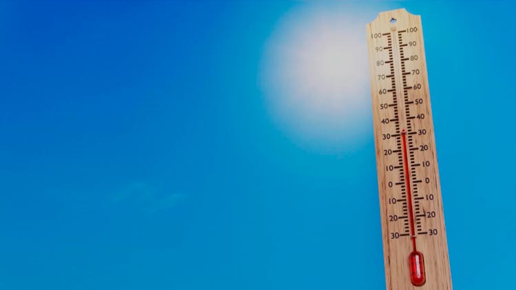 Как действовать при солнечном или тепловом ударе у ребенка – объяснила врач-педиатр