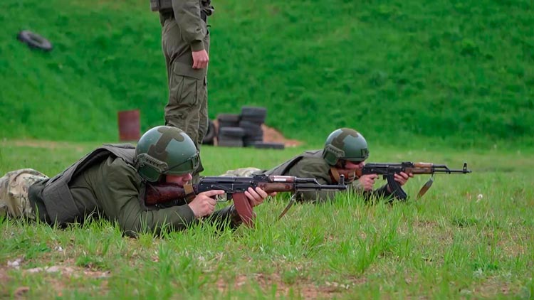 Формирование характера и силы духа – рассказываем о начальной военной подготовке новобранцев внутренних войск
