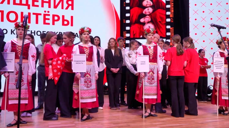 Около 150 человек стали частью команды – как в прошла церемония посвящения в волонтеры Красного Креста