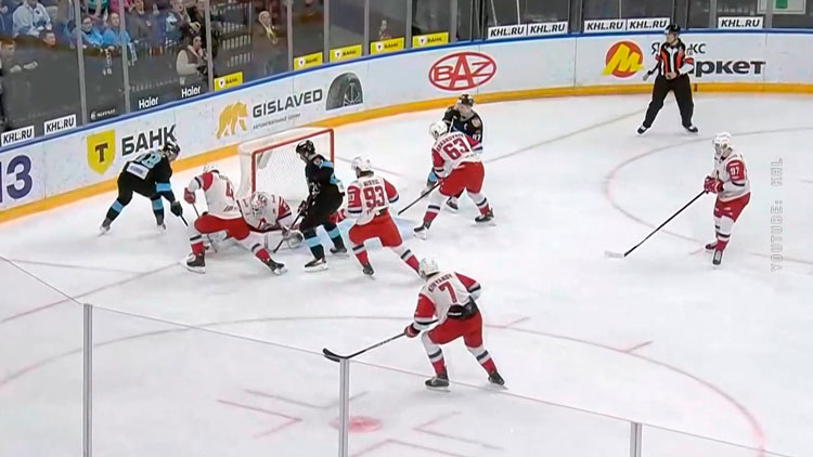 Шайбы Сэма Энаса и Егора Борикова вошли в топ-10 лучших голов КХЛ