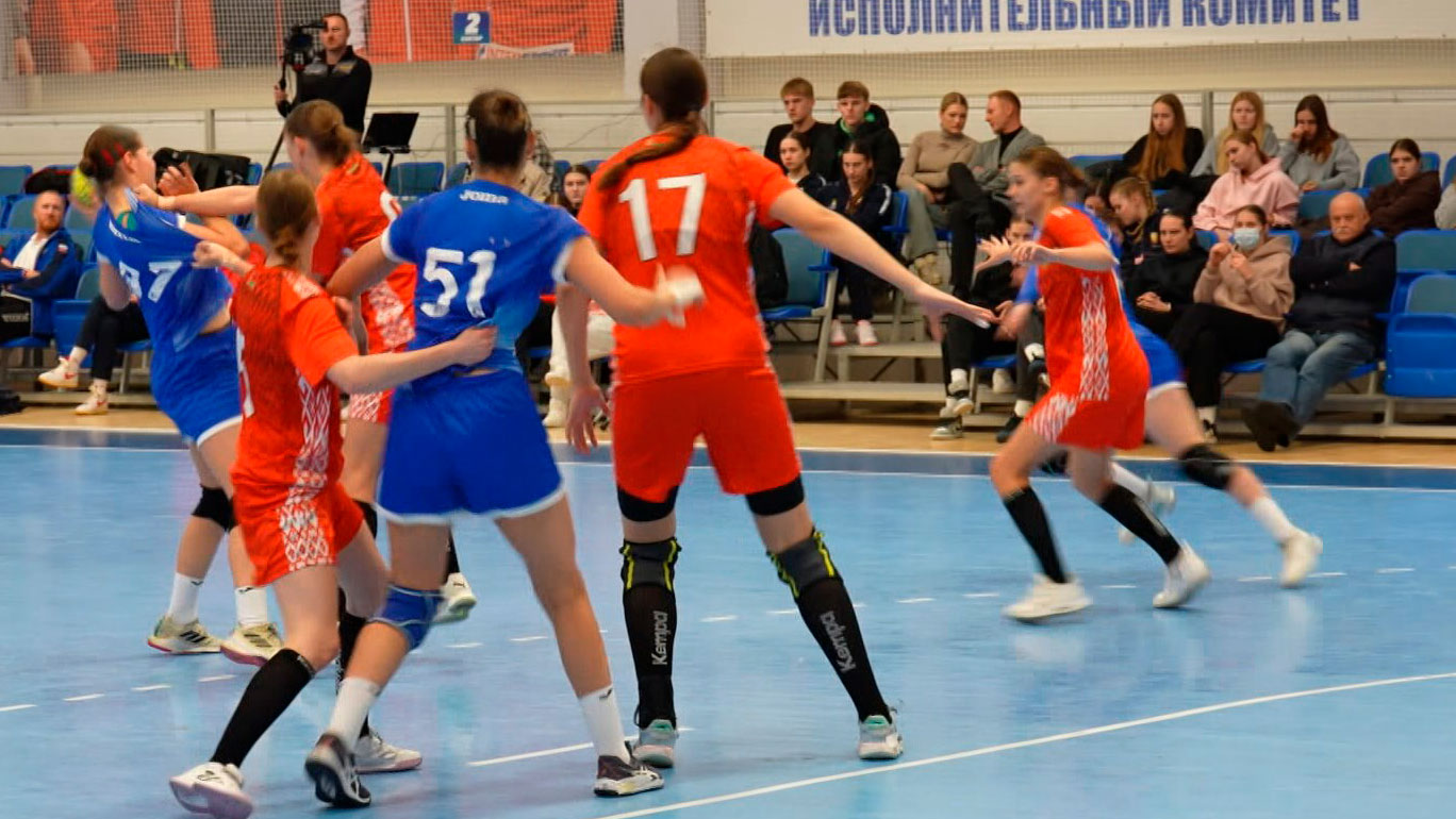 Белорусские гандболистки провели спарринги с россиянками