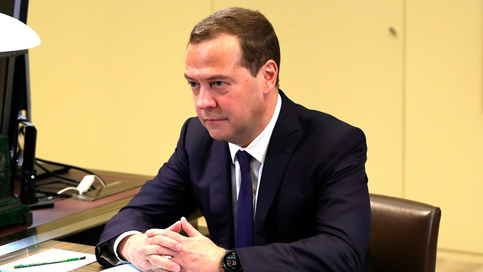 Медведев проводит встречу с Си Цзиньпином в Китае