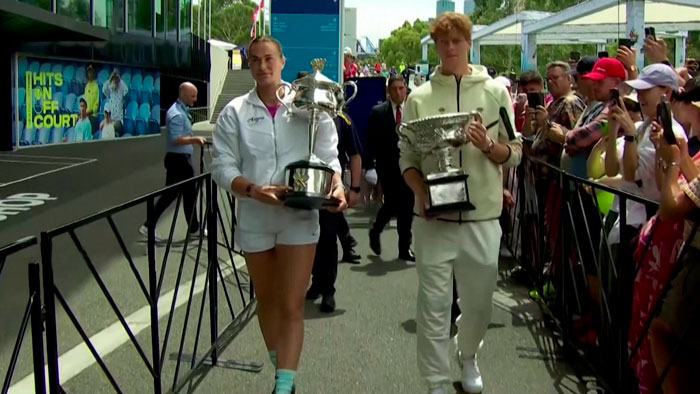 Арина Соболенко и Янник Синнер приняли участие в церемонии жеребьёвки на Australian Open