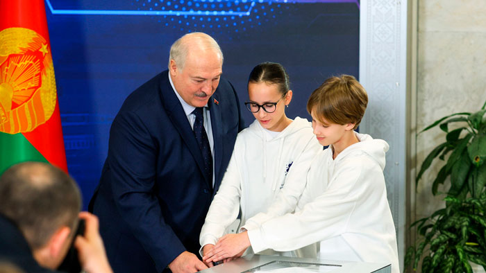 Лукашенко: мы не просто обладаем инновационными технологиями, но и создаём их сами Лукашенко: мы не просто обладаем инновационными технологиями, но и создаём их сами