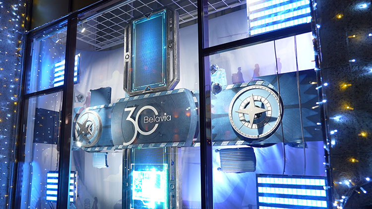 ГУМ и «Белавиа» представили арт-витрины в центре Минска