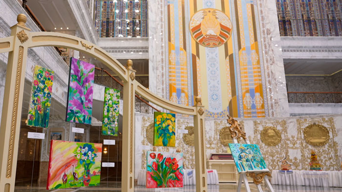 Не отвести глаз – вернисаж необычной выставки из Солигорска состоялся во Дворце Независимости