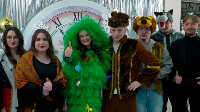 Танцы, конкурсы и выступления артистов. Праздничный бал в Вилейке собрал около 300 молодых специалистов