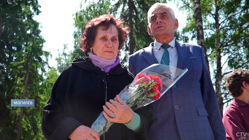 Земля не выдерживала! Память жертв из Казимировского леса увековечили в камне-16