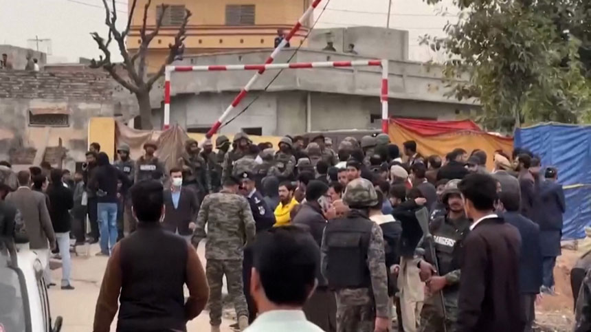 Десятки человек погибли из-за теракта в мечети под Исламабадом