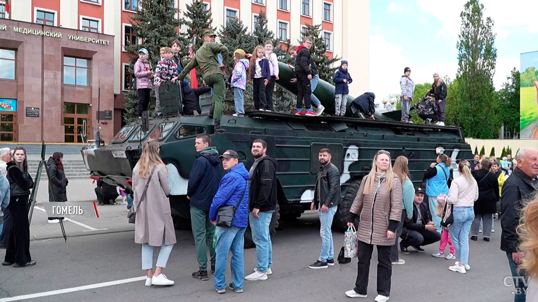 На выставке в Гомеле представили образцы современной военной техники-4