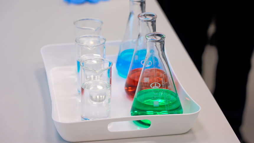 В Лицее имени Дзержинского открылась уникальная химическая лаборатория