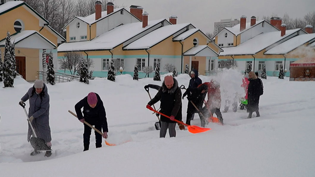 Жители Гомельской области вышли на «снежный» субботник