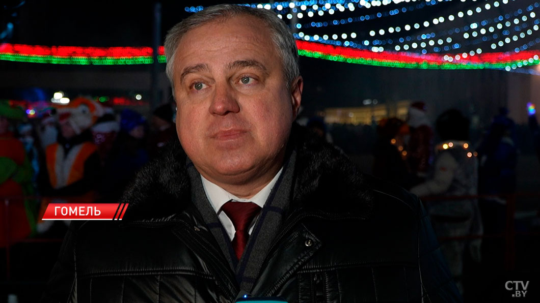 Главную ёлку зажгли в Гомеле-6